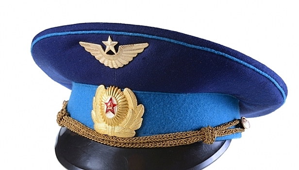 Мошенник представлялся летчиком, чтобы втянуть людей в аферу с недвижимостью
