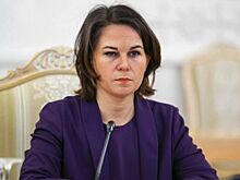 СП: «кровожадная» Анналена Бербок посылает танки НАТО в атаку