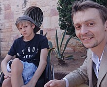 Звезда сериала «След» Евгений Кулаков сходил с особенным сыном в Московский зоопарк