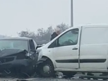 При столкновении на Приморском кольце серьезно повреждены два автомобиля