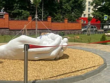 В Курском медуниверситете открыли памятник «Врачебному служению»