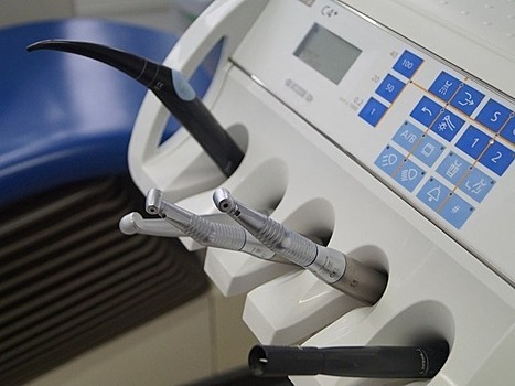 «Рот год не открывался»: как петербурженке удалили 22 здоровых зуба