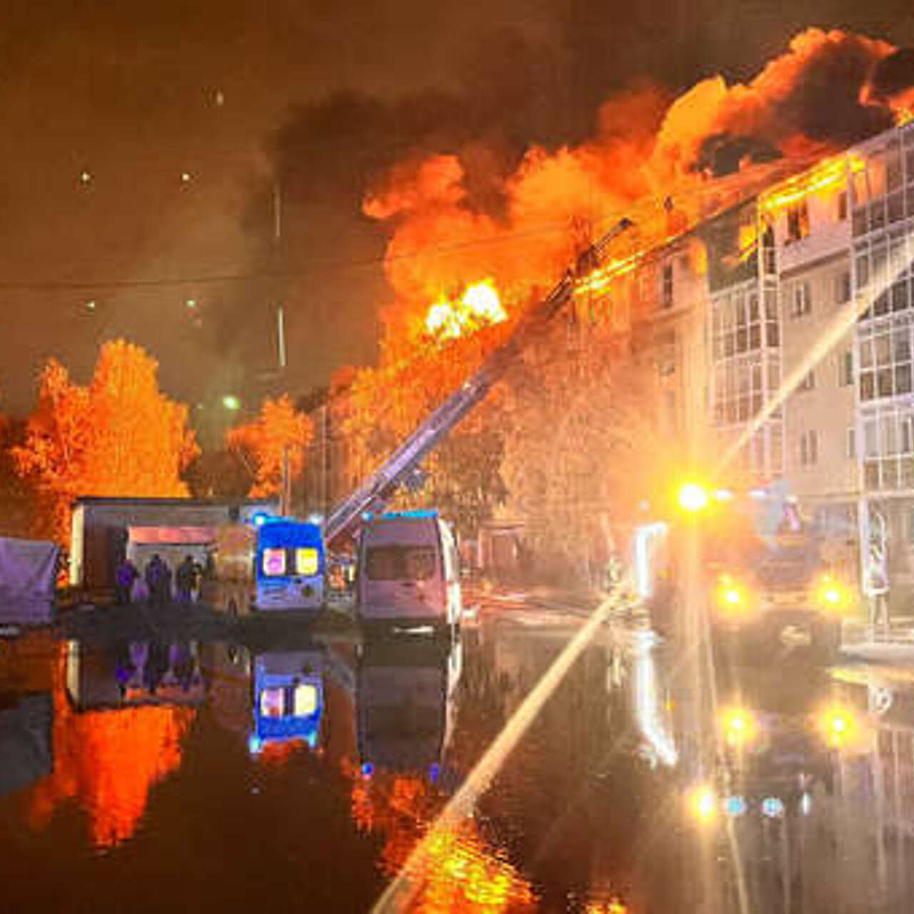 Пожар, возникший после взрыва в многоквартирном доме в Тобольске,  локализован - Рамблер/новости