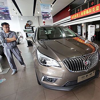 В Китае резко выросли цены на люксовые автомобили