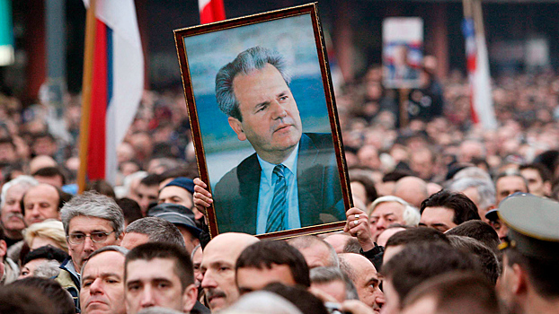 Вучич назвал выдачу Милошевича в 2001 году унижением