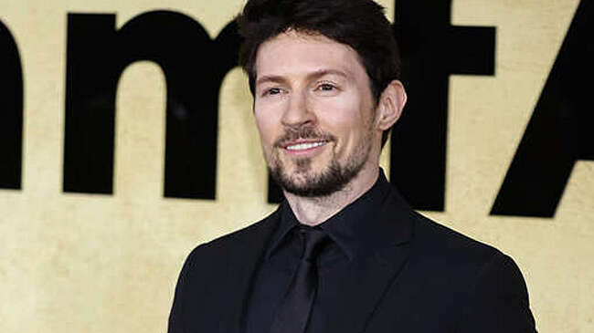 Дуров заявил, что Цукерберг втайне смеется над пользователями WhatsApp