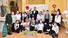 Ученики школы № 29 поставили к Новому году спектакль по «Алисе в стране чудес»