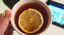 Ученые: не пейте при простуде чай с лимоном!