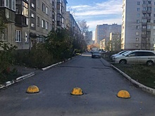 «Летят как очумелые»: жители Выборной перекрыли сквозной проезд и вызвали гнев соседей