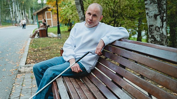 «Ограничения — только в голове»: каково ослепнуть после 40 лет и не сдаться