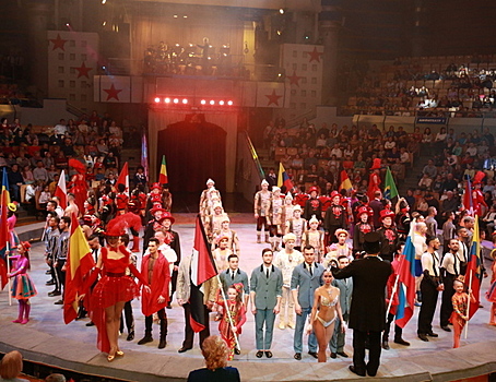 Алле-оп, Ижевск! 12 сочных фото с открытия традиционного циркового фестиваля