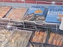 Полтонны рыбы, икры и креветок без документов изъяли в магазине Сочи