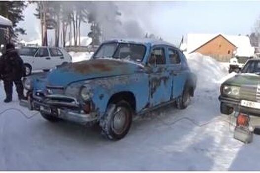 Помог «советский лайфхак»: новосибирец завел «Победу» в 40-градусный мороз