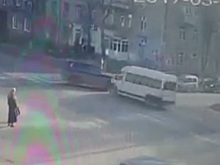 Lexus перевернулся после столкновения с маршруткой в Жуковском