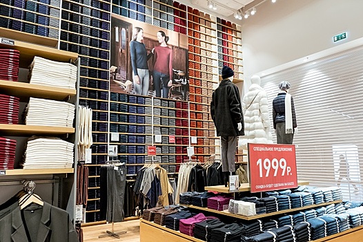 В петербургской Галерее открылся огромный магазин Uniqlo