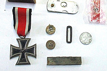 Посылку с нацистской наградой перехватили в Шереметьево