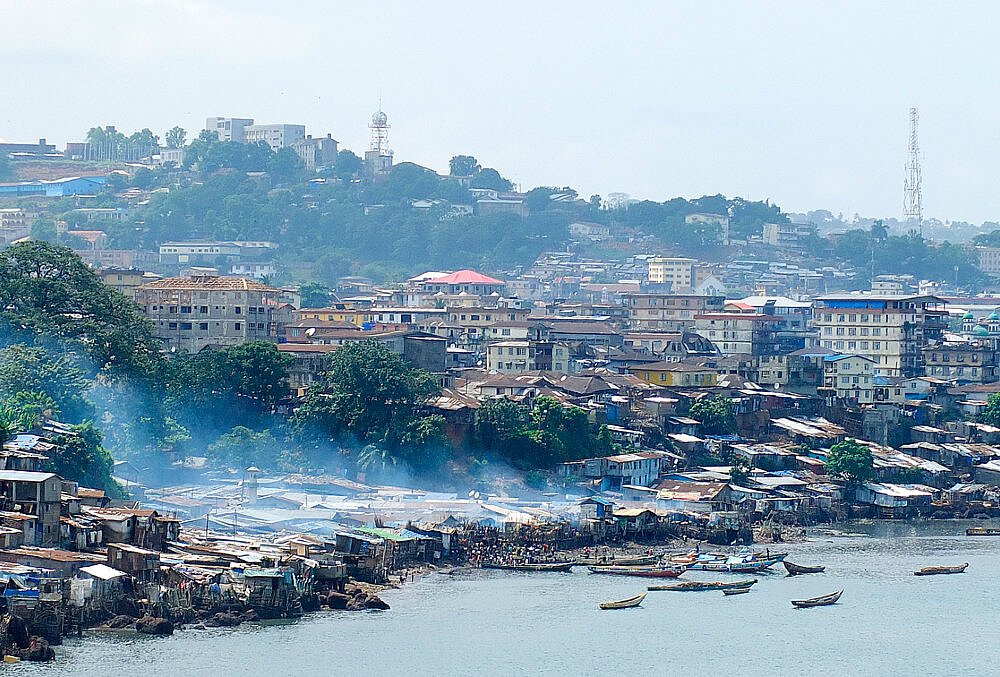 СМИ: При взрыве в Сьерра-Леоне могли погибнуть более ста человек