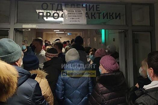Жители Рязани пожаловались на двухчасовые очереди в поликлинику завода «Красное знамя»