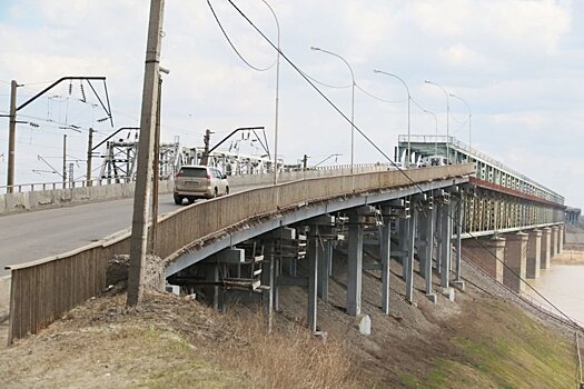 Почему в столице Алтайского края закрыли мостовую переправу