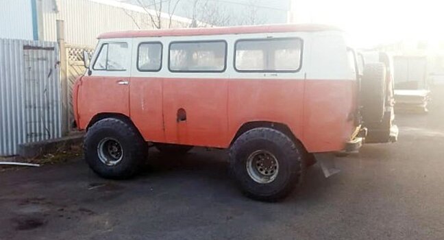 Ранний УАЗ 452 с американским V8 представлен единственном экземпляре