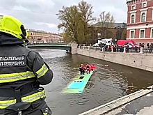 Число погибших при падении автобуса в реку в Петербурге возросло до семи человек