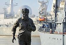В российском городе потребовали снести памятник Солженицыну