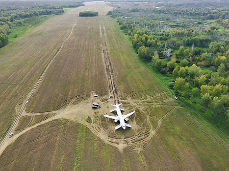 Пассажиры считают героем пилота, посадившего лайнер в новосибирском поле
