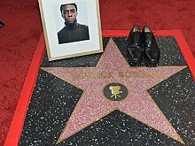 Актер Чедвик Боузман посмертно получил звезду на голливудской "Аллее славы"