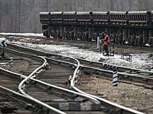 В Канаде из-за схода поезда с рельсов разлилась нефть