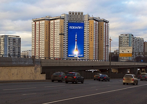 Ко дню космонавтики Maer Group запустил ракету в масштабе 1:1 на новом медиафасаде