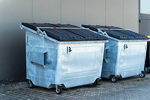 В России предложили ввести штрафы за оставленные на дороге контейнеры