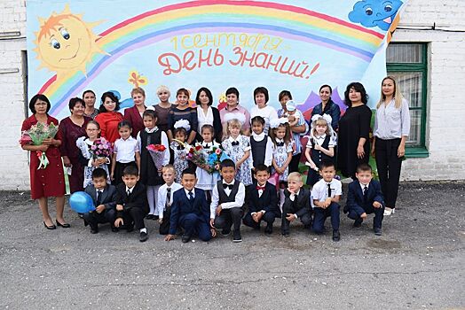 Сотрудники «Красного Октября» поздравили с Днем знаний учеников школы-интерната