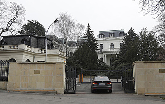 В Праге появились площадь Немцова и аллея Политковской