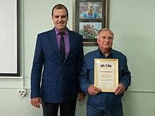 Заслуженному тренеру России Юрию Кириллову вручили сертификат на получение ежемесячного денежного содержания