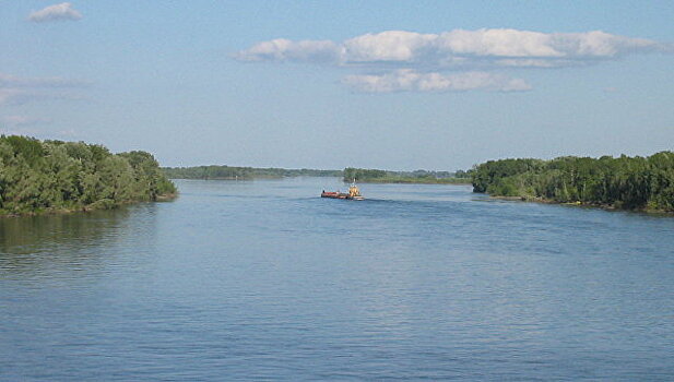 На реке Обь перевернулась лодка