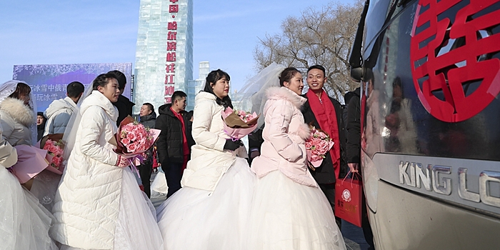 Коллективная зимняя свадьба в Харбине