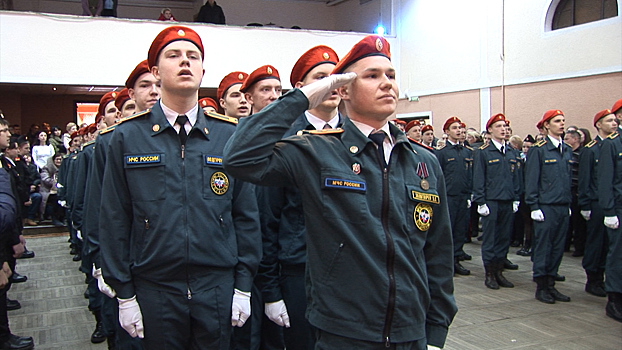 В Калининградской области будущие техники-спасатели приняли присягу курсантов МЧС
