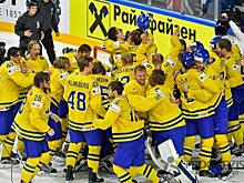 Сборная Швеции празднует победу на чемпионате мира — 2017