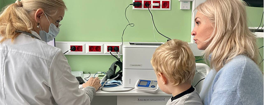 Специалисты Научно-исследовательского института детства осмотрели детей в Красногорске