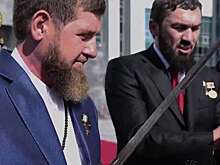Магомед Даудов передал Кадырову меч имама Северного Кавказа Шейха Мансура