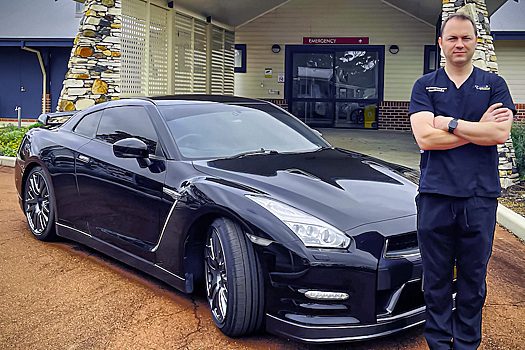 Австралийский врач хочет зарегистрировать свой Nissan GT-R как автомобиль скорой помощи