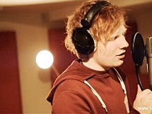 Эд Ширан играл новые песни незнакомцам на улице