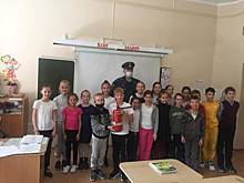 В школе № 384 провел открытый урок майор внутренней службы безопасности России