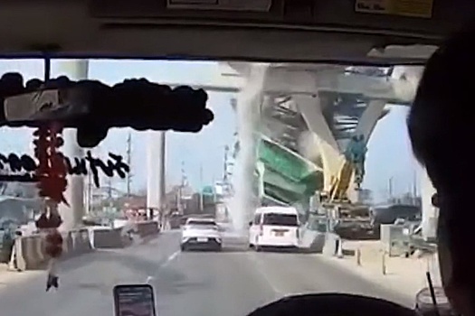 Второй кран за два дня рухнул в Таиланде, его падение сняли на видео