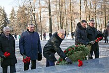 В честь Дня защитника Отечества в Удмуртии возложили цветы к Вечному огню