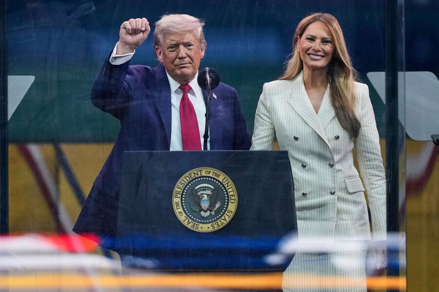 СМИ: Мелания Трамп пренебрегает обязанностями первой леди США