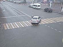 В центре Волгограда иномарка сбила девушку на пешеходном переходе