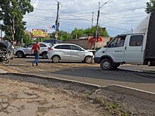 Из-за лобового столкновения на углу Блюхера и Ленина образовалась пробка