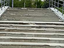 Саратовец показал разрушающуюся лестницу недавно отремонтированного моста через Глебучев овраг