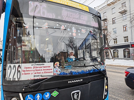 Водители кемеровских автобусов перевоплотились в сказочных персонажей